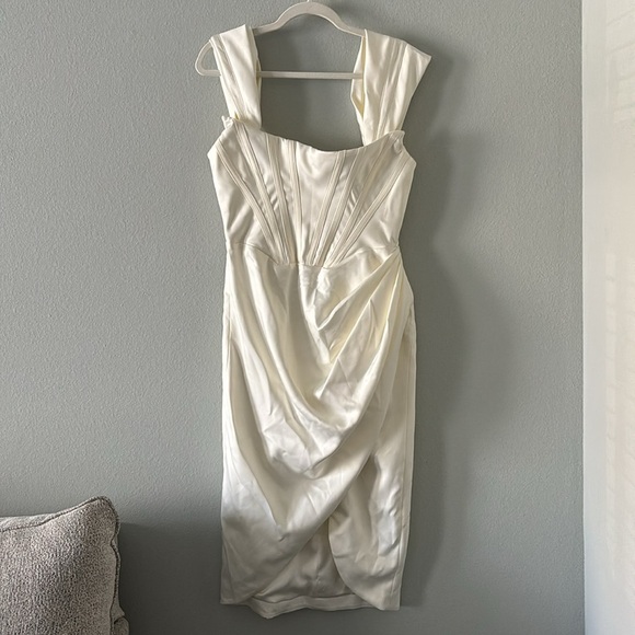 House of CB Loretta Dress in Ivory NWT - Picture 2 of 5